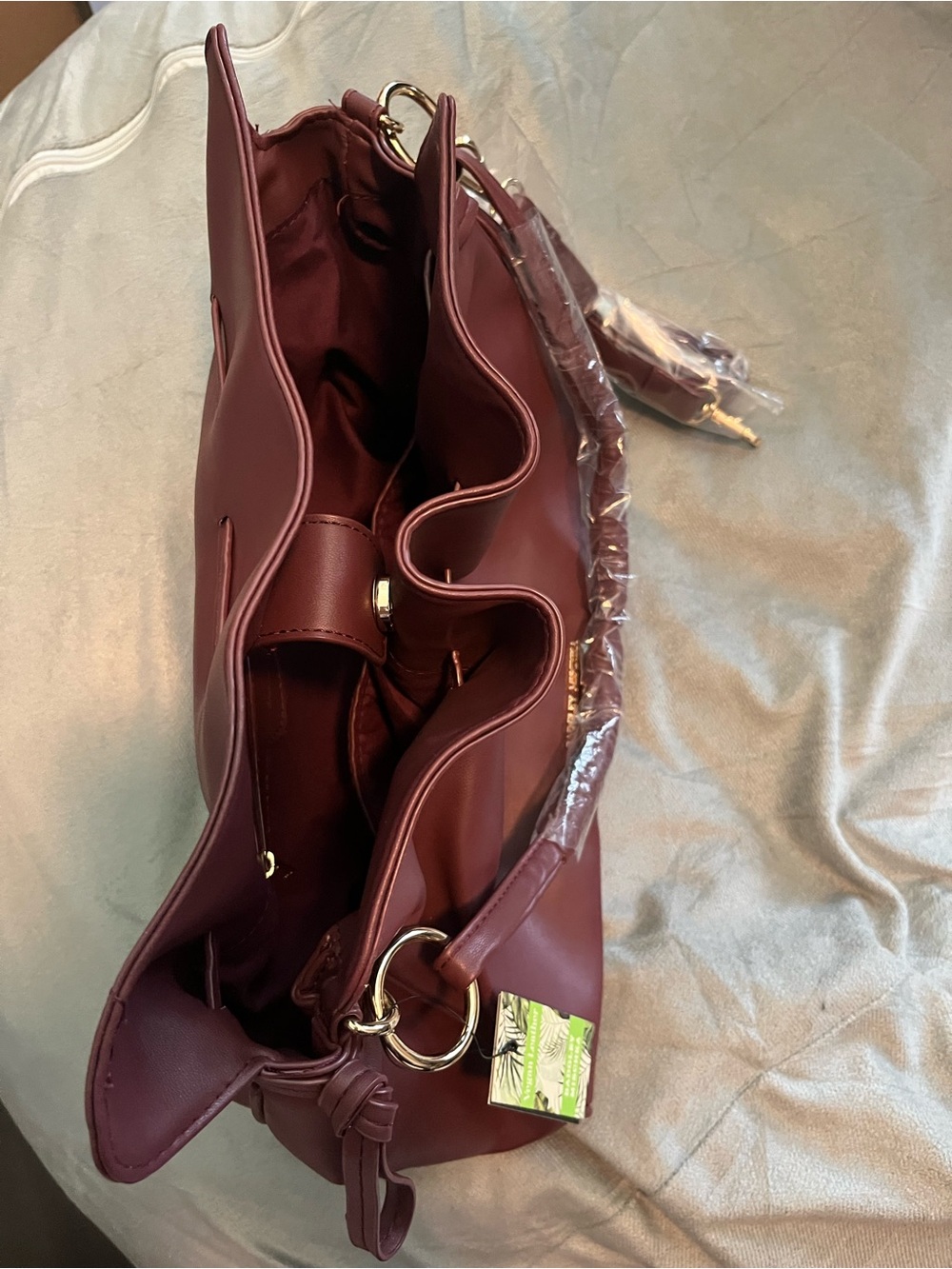 Badgley Mischka burgundy vegan leather drawstring satchel/shoulders bag - Picture 6 of 9
